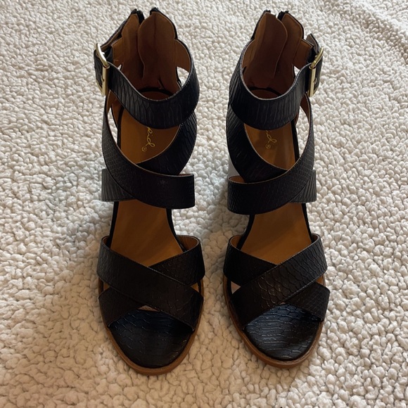 🔴SOLD🔴BRAND NEW Qupid Strappy Heels - Picture 2 of 9